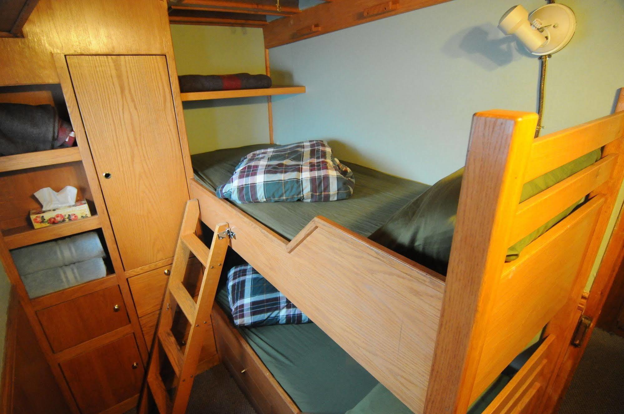 Swept Away Inn Port Alberni Esterno foto