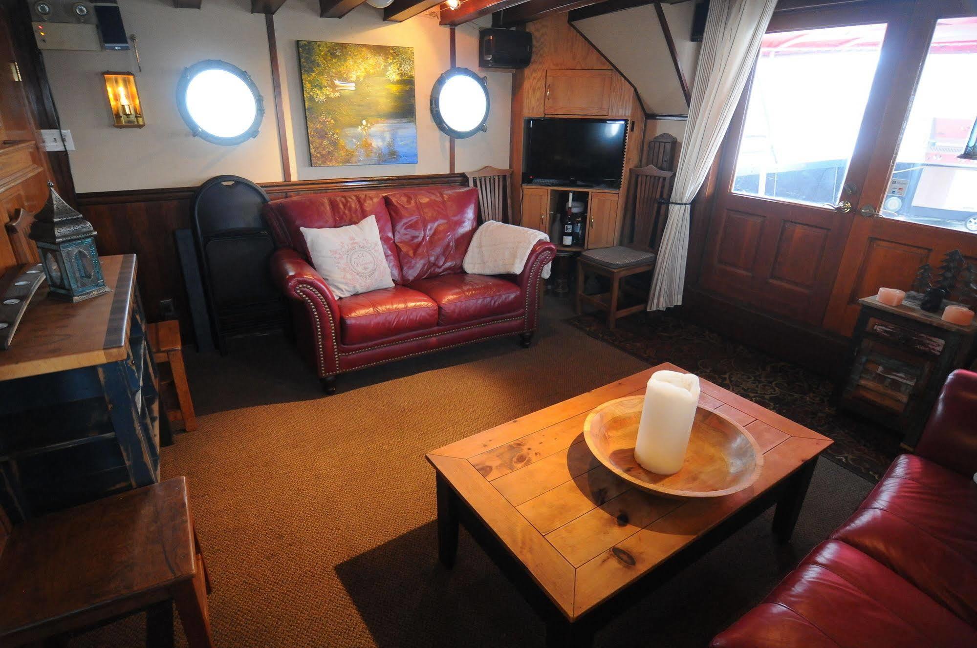 Swept Away Inn Port Alberni Esterno foto